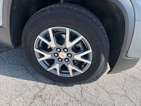 Used 2023 GMC Acadia SLT w/ Technology Package FWD image 4