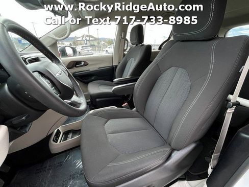 Used 2023 Chrysler Voyager LX image 12