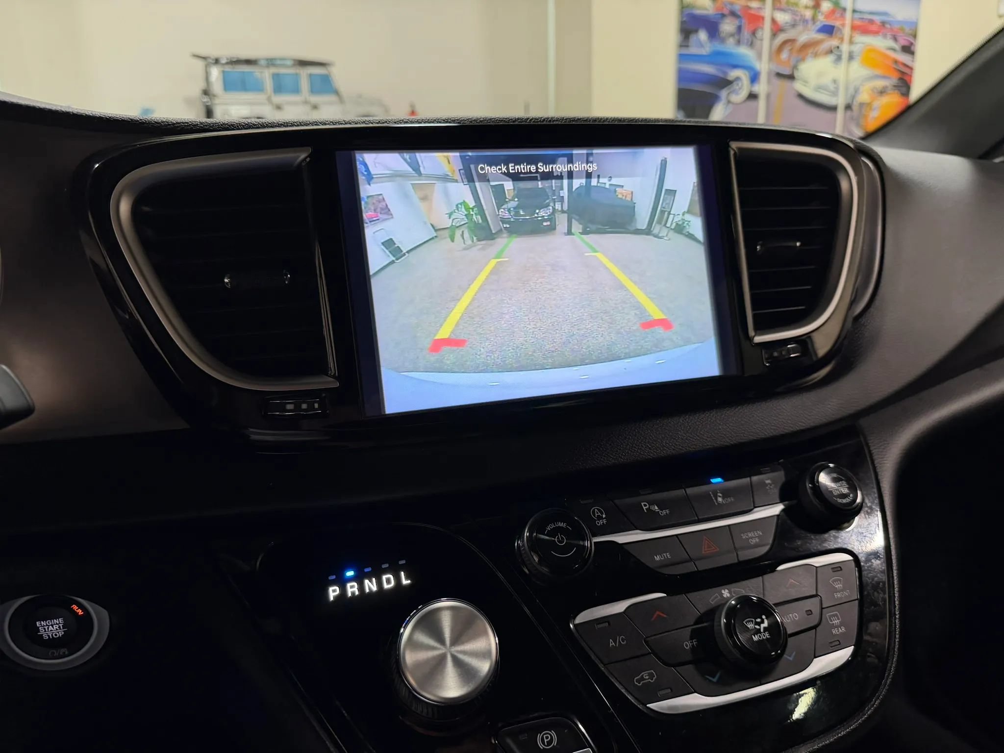 Used 2025 Chrysler Pacifica Select FWD image 49