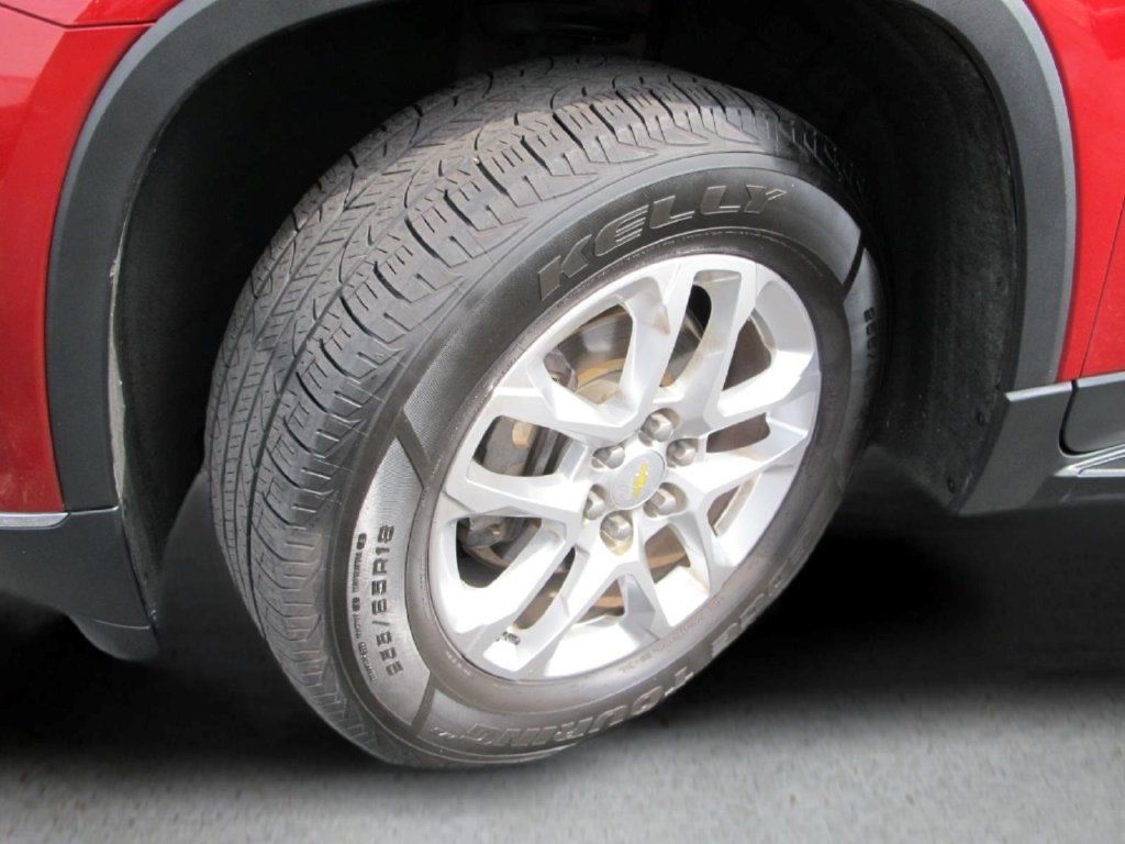 Used 2019 Chevrolet Traverse LT FWD image 25