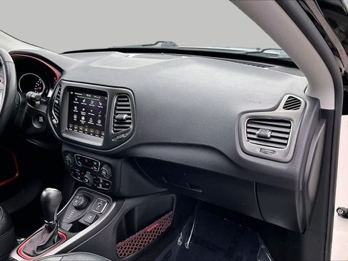 Used 2020 Jeep Compass Trailhawk w/ Leather Interior Group AWD/4WD image 19