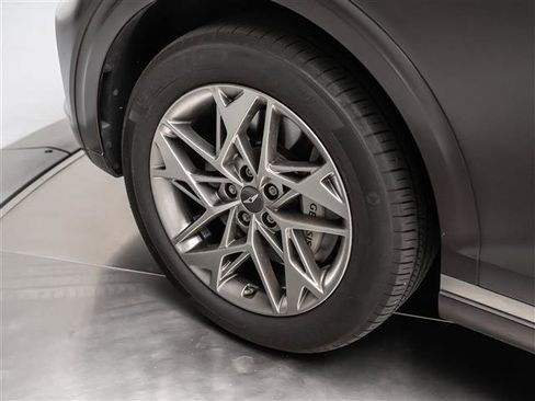 Used 2023 Genesis GV70 2.5T w/ Select Package image 12