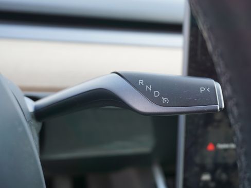 Used 2018 Tesla Model 3 Long Range image 9