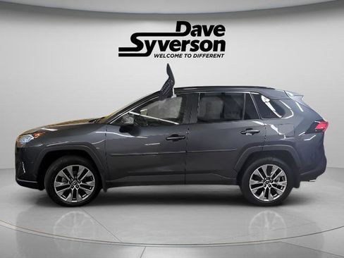 Used 2020 Toyota RAV4 XLE Premium image 5