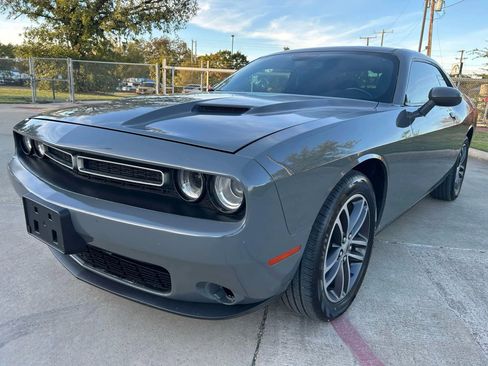 Used 2019 Dodge Challenger SXT AWD/4WD image 2