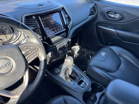 Used 2019 Jeep Cherokee Limited image 14