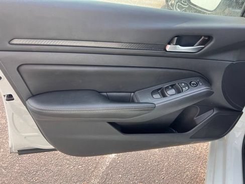 Used 2025 Nissan Altima 2.5 SV FWD image 9