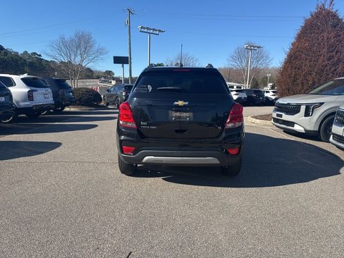 Used 2020 Chevrolet Trax LT w/ LT Convenience Package image 4