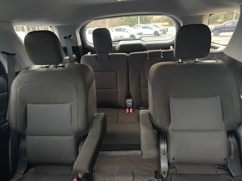 Used 2022 Ford Explorer XLT image 11