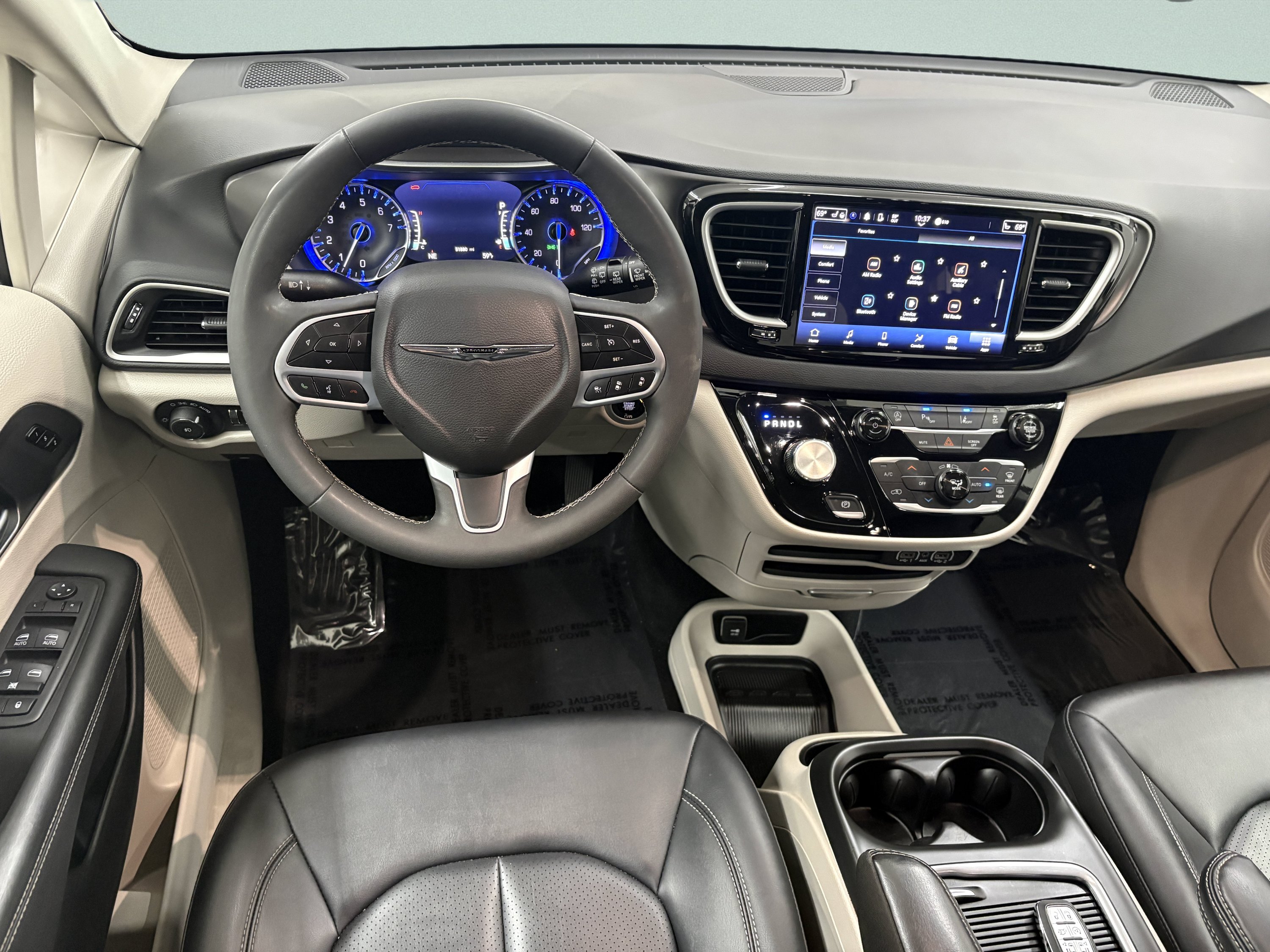 Used 2024 Chrysler Pacifica Touring-L FWD image 11