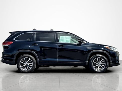 Certified 2018 Toyota Highlander XLE w/ Carpet Mat Package (TMS) image 6