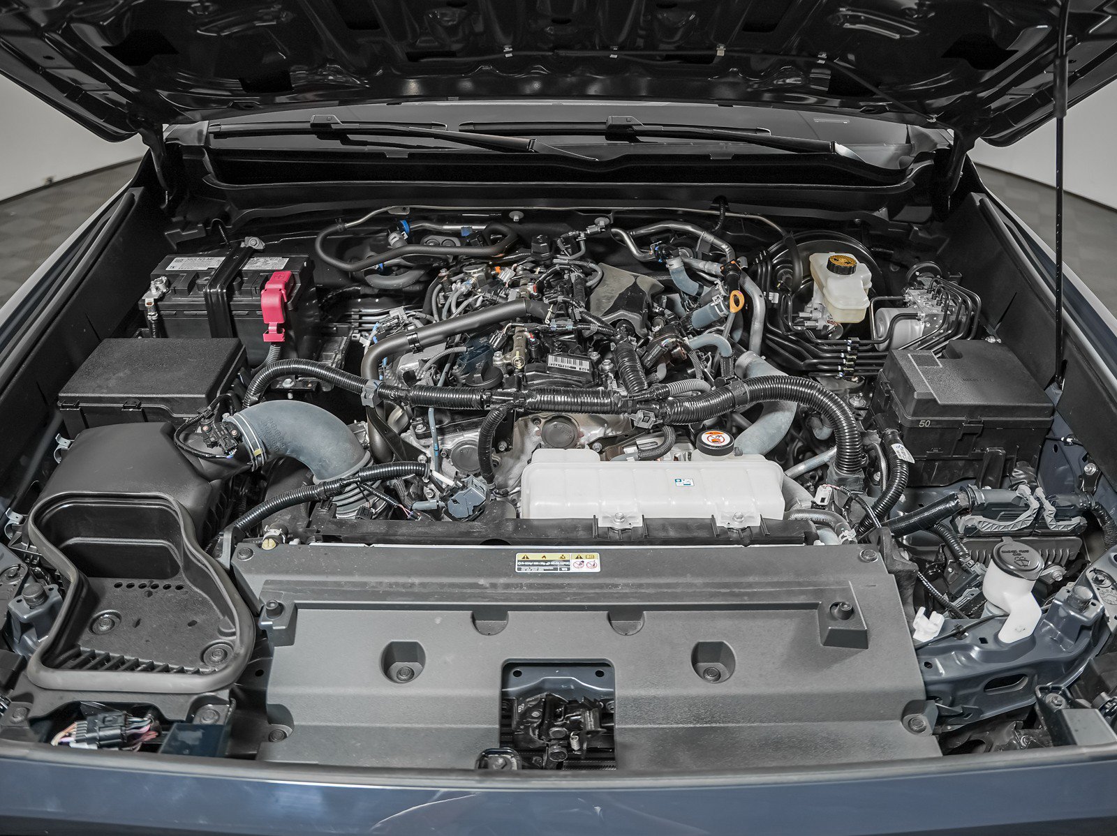 Used 2025 Toyota Tacoma SR5 AWD/4WD image 4