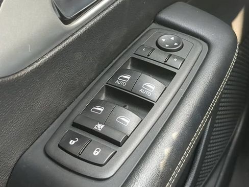 Used 2024 Chrysler Pacifica Touring FWD image 29
