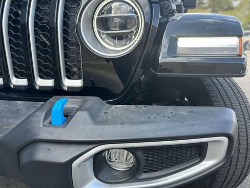 Used 2022 Jeep Wrangler Unlimited Sahara AWD/4WD image 9