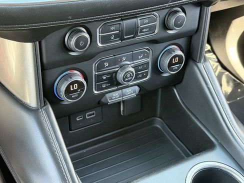 Used 2021 Chevrolet Suburban LS RWD image 29