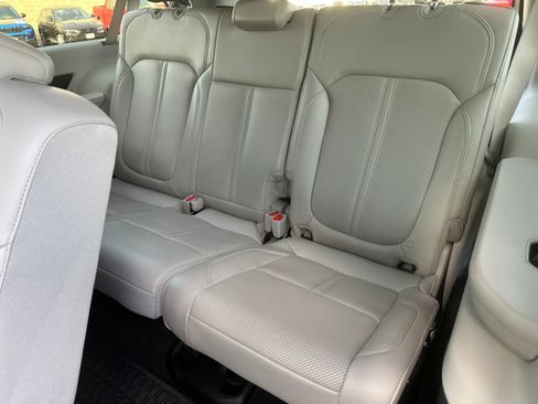 Used 2023 Jeep Wagoneer L 4WD w/ Premium Group I image 15