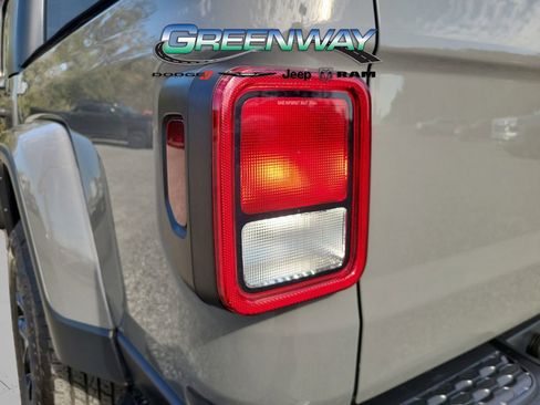 Used 2023 Jeep Gladiator Sport S image 6