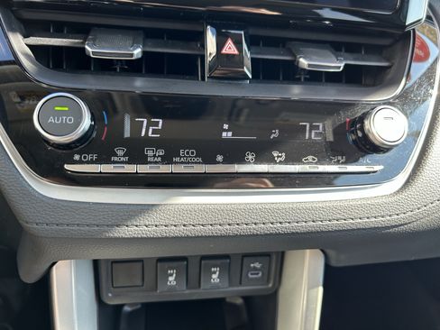 Certified 2025 Toyota Corolla Cross XLE FWD image 27