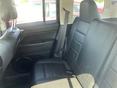 Used 2016 Jeep Patriot High Altitude FWD image 12