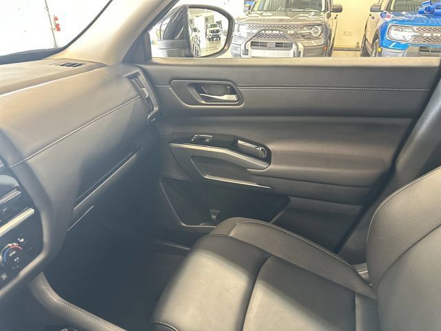 Used 2025 Nissan Pathfinder SL AWD/4WD image 25