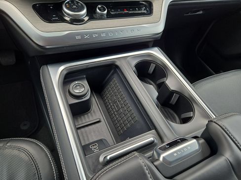 Used 2025 Ford Expedition Platinum AWD/4WD image 22