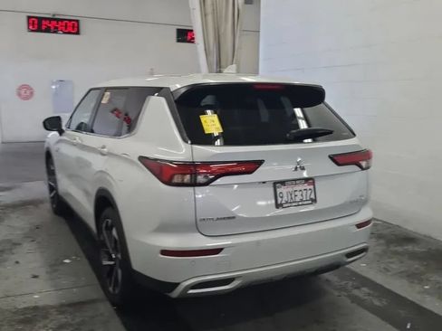Used 2024 Mitsubishi Outlander 4WD Plug-In Hybrid image 3
