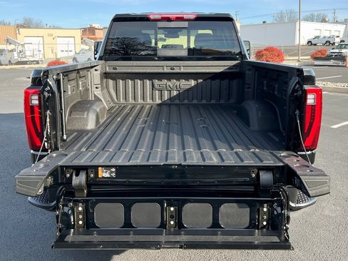 Used 2025 GMC Sierra 2500 Denali image 11