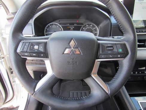 Used 2024 Mitsubishi Outlander SE image 23