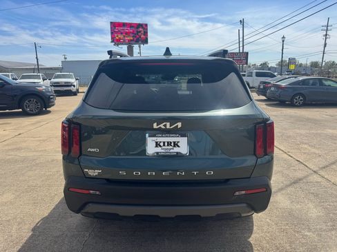 Used 2022 Kia Sorento S w/ Panoramic Sunroof Package image 4