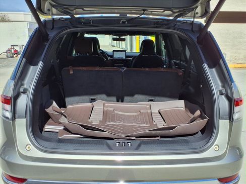 Used 2023 Lincoln Aviator Reserve w/ Equipment Group 201A image 16