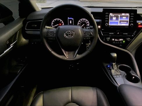 Used 2023 Toyota Camry SE image 5