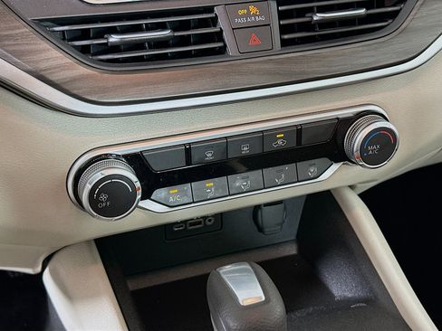 Used 2025 Nissan Altima 2.5 SV FWD image 23