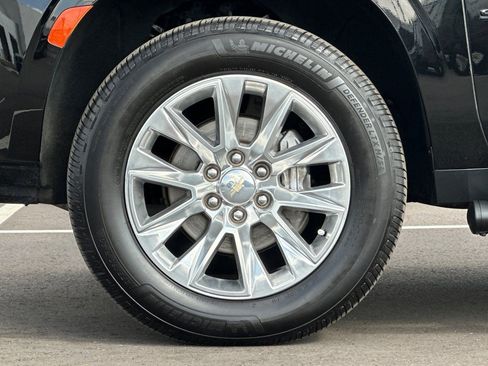 Used 2022 Chevrolet Suburban Z71 image 39