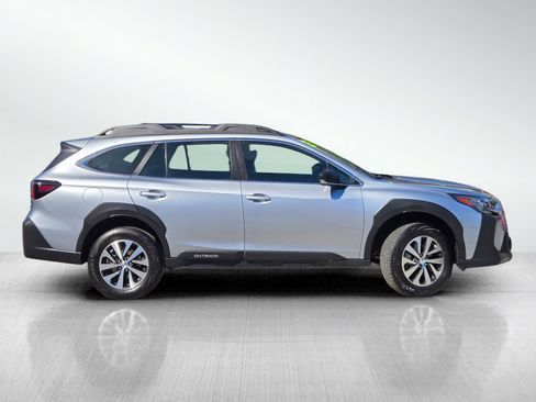 Used 2025 Subaru Outback AWD/4WD image 3