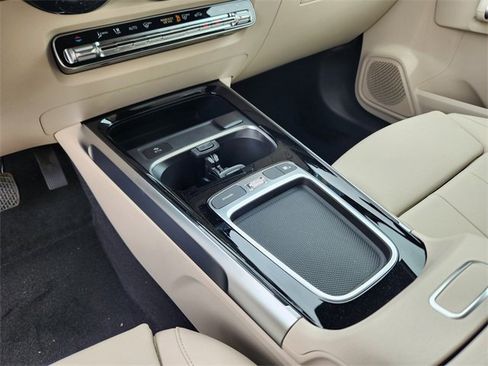 Certified 2025 Mercedes-Benz GLB 250 4MATIC image 22