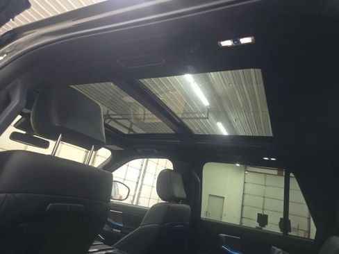Used 2025 Ford Expedition Tremor AWD/4WD image 9