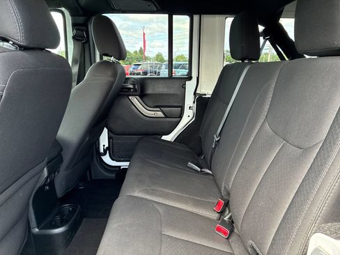 Used 2018 Jeep Wrangler Unlimited Sport S AWD/4WD image 15