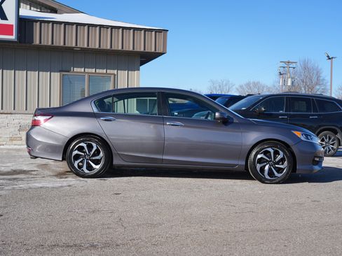 Used 2017 Honda Accord EX-L image 2