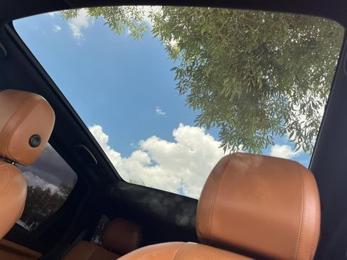 Used 2018 Land Rover Discovery Sport HSE Luxury image 23