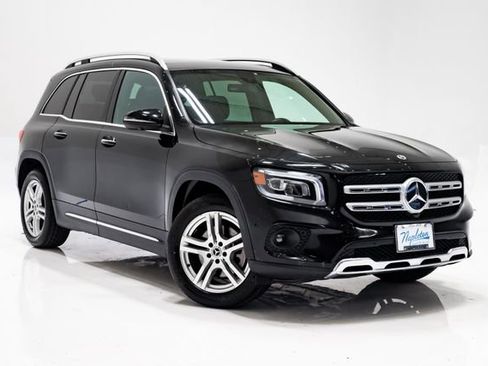 Used 2023 Mercedes-Benz GLB 250 4MATIC w/ Premium Package image 5