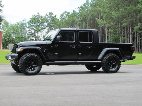 Used 2023 Jeep Gladiator Sport AWD/4WD image 3
