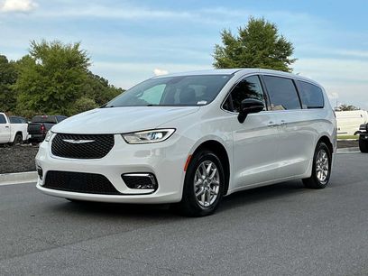 Used 2024 Chrysler Pacifica Touring-L
