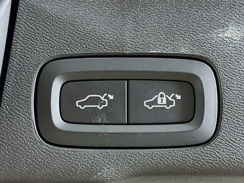 Used 2025 Volvo XC60 B5 Ultra w/ Protection Package Premier image 31