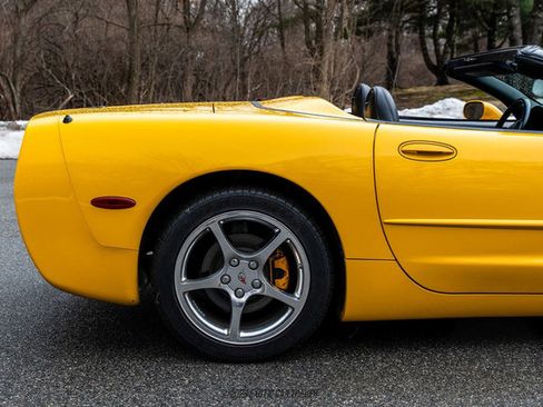 Used 2001 Chevrolet Corvette Convertible w/ Preferred Equipment Group2 image 10