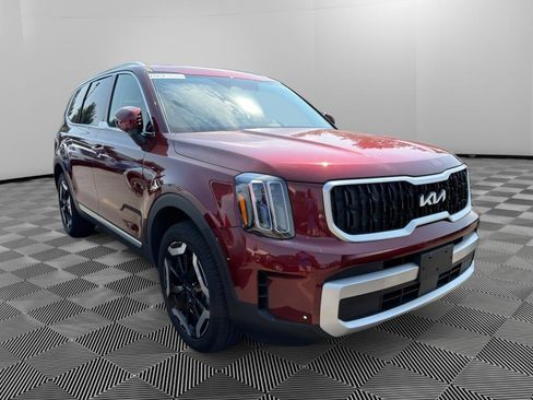 Certified 2024 Kia Telluride EX w/ EX Captain's Chair Package AWD/4WD image 3