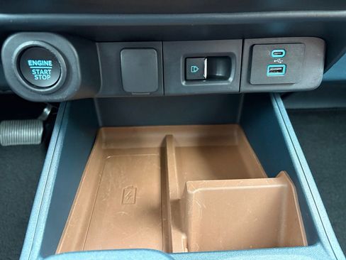 Used 2023 Ford Maverick Lariat w/ Lariat Luxury Package image 4