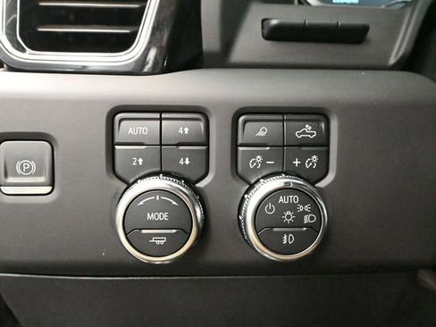 Used 2024 GMC Sierra 3500 Denali Ultimate image 39