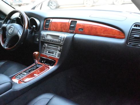 Used 2005 Lexus SC 430 Convertible image 40