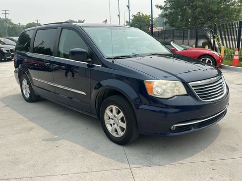 Used 2012 Chrysler Town & Country Touring w/ Entertainment Group #1 FWD image 3