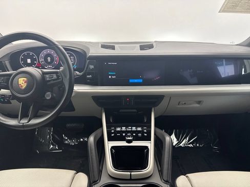 Certified 2024 Porsche Cayenne AWD/4WD image 12